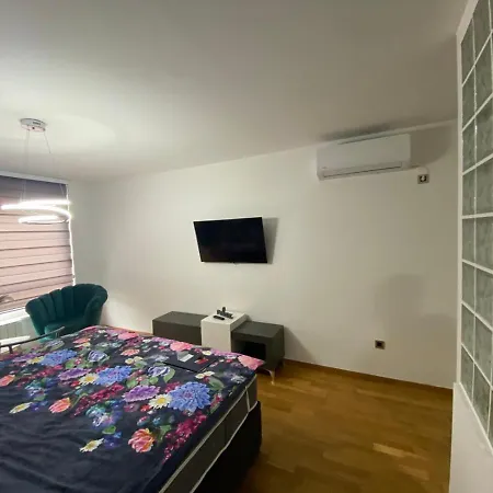 شقة Greco Stupine B10 توزلا