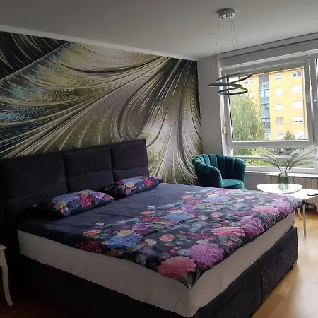 شقة Greco Stupine B10 توزلا