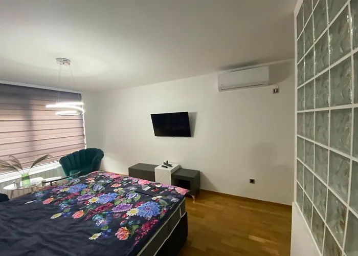 شقة Greco Stupine B10 توزلا